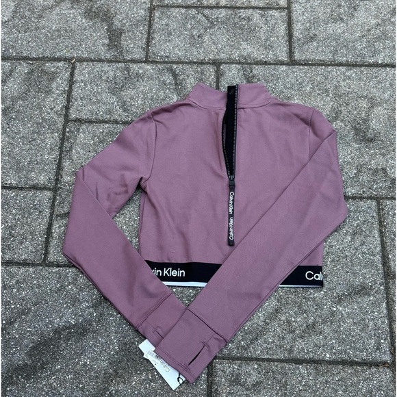 Women’s sporty Calvin Klein Performance top. - Picture 6 of 9